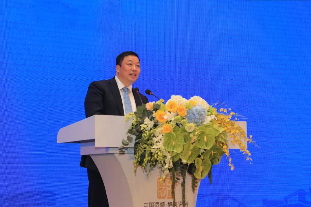 苏州首富*建华陈**：泥瓦匠起家直升机上下班