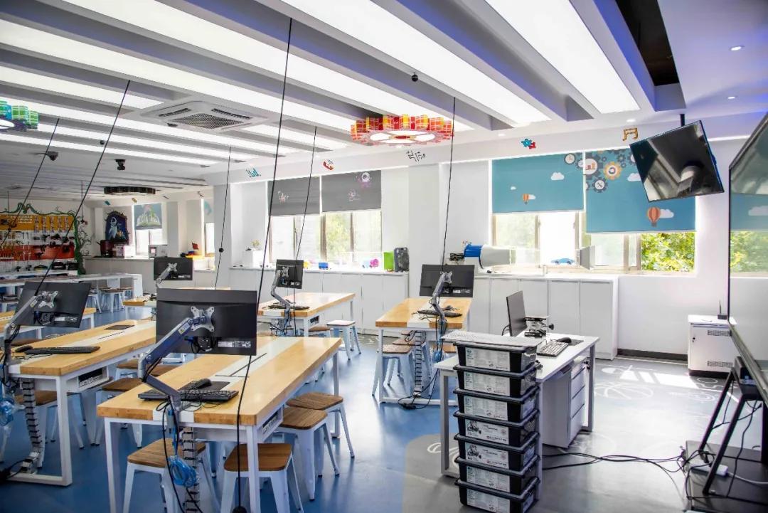 鍗椾含榧撴ゼ浜屽崄涔濅腑鑷磋繙涓,鍗椾含榧撴ゼ浜屽崄涔濅腑鑷磋繙鍒濅腑