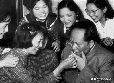 毛*东泽**,戎马岁月里抽“百家烟”的故事
