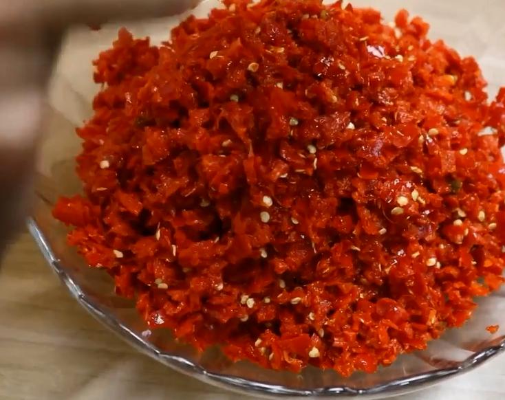 秘制剁辣椒可以做什么好吃的,爱吃辣椒的自己在家做