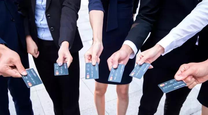 信用卡被停用了钱存了进去怎么办,如果信用卡停卡会有什么麻烦