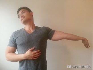 【体态矫正】耸肩、圆肩体态的矫正训练方法