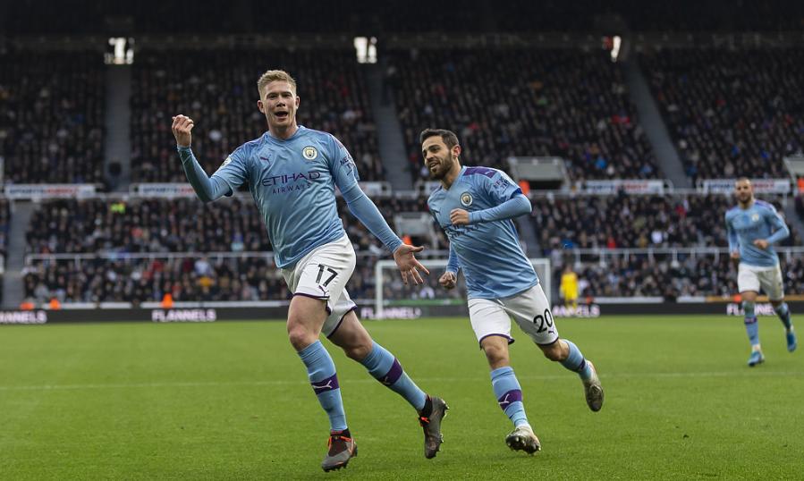 曼城天王太bug9.0高分冠绝英超两名宿直言：英超外援他最伟大