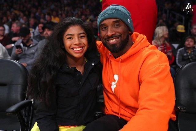 悼念科比因坠机去世,科比坠机身亡事件悼念视频