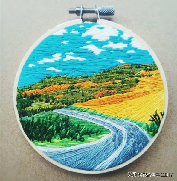 刺绣画自己绣教程,沙发背景的刺绣风景画