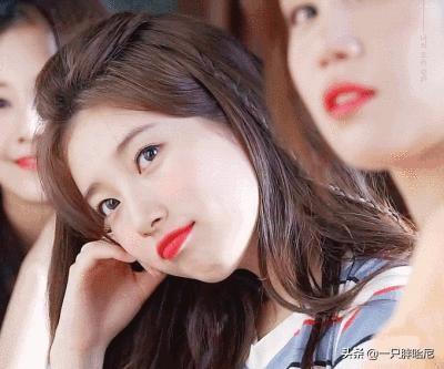 脸黄染什么头发好看又显得年轻,黄头发颜色减龄显白