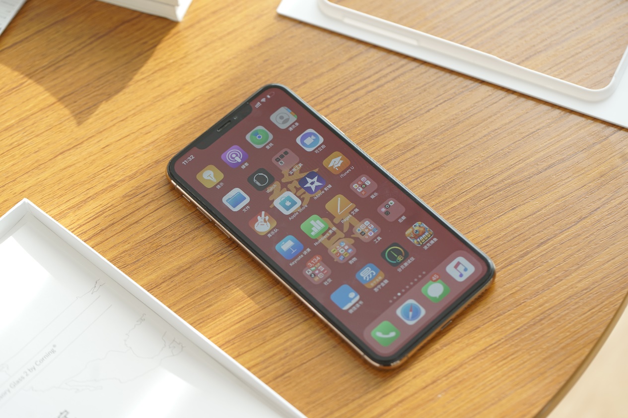 苹果15promax邦克仕康宁钢化膜,iphone15promax邦克仕康宁膜