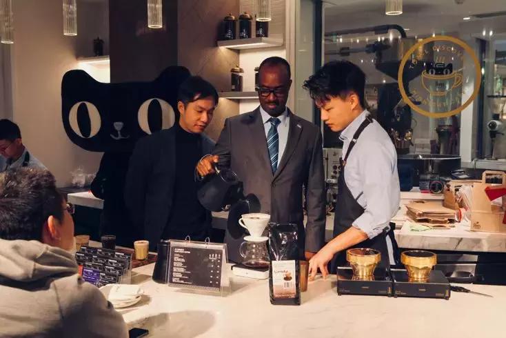 曾一天卖掉一年的量！尝到甜头的非洲老铁，这次想承包中国的年货