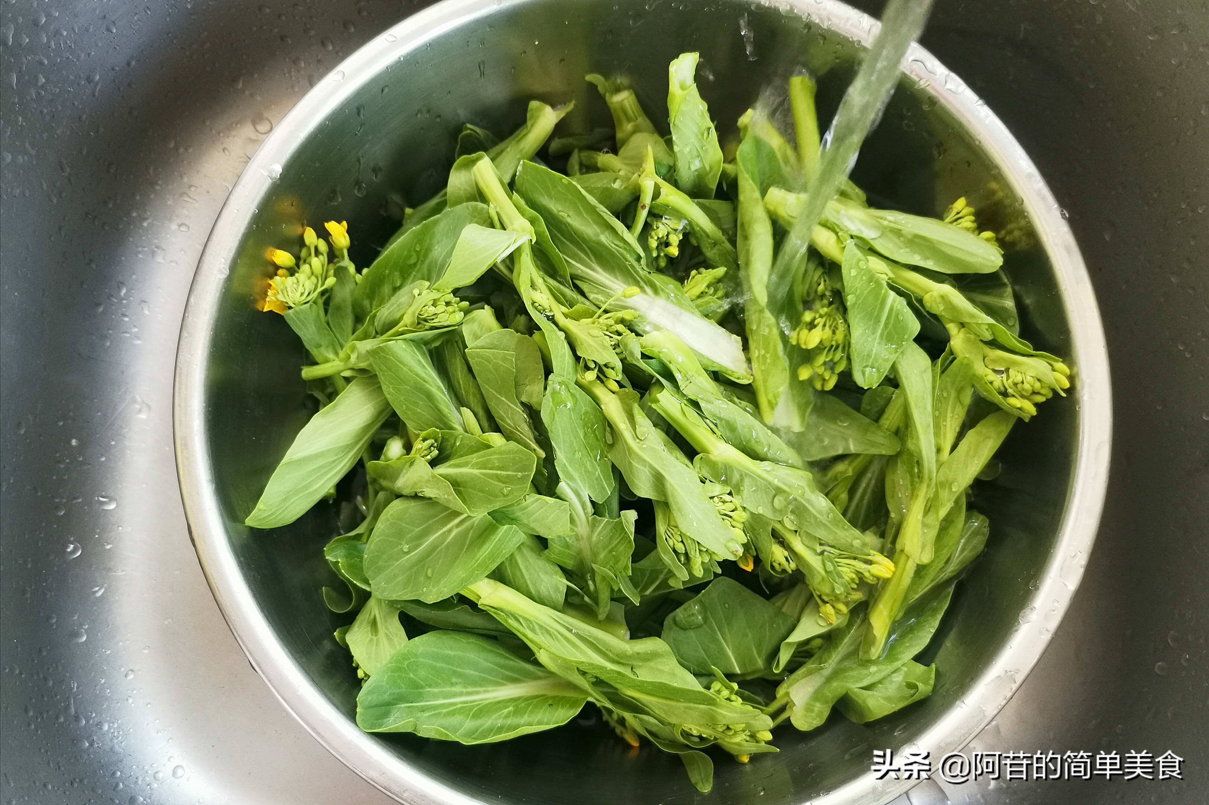 油菜苔炒火腿,春季素炒油菜苔