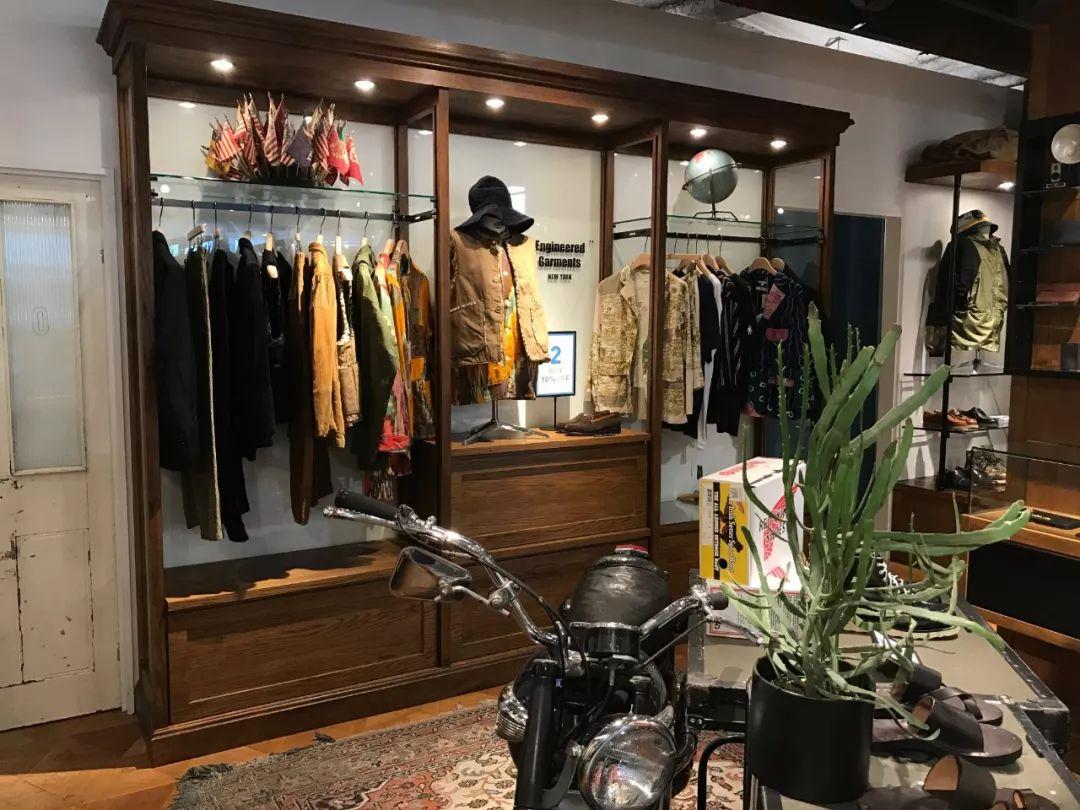 跟风夏日爆款户外风？这样穿又帅又凉快！日本潮店探险