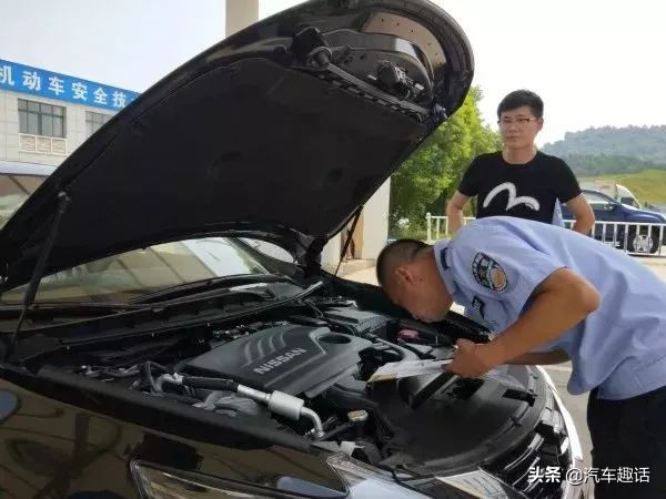 旧车保留牌照新车上牌流程,买新车去上牌没领牌怎么开