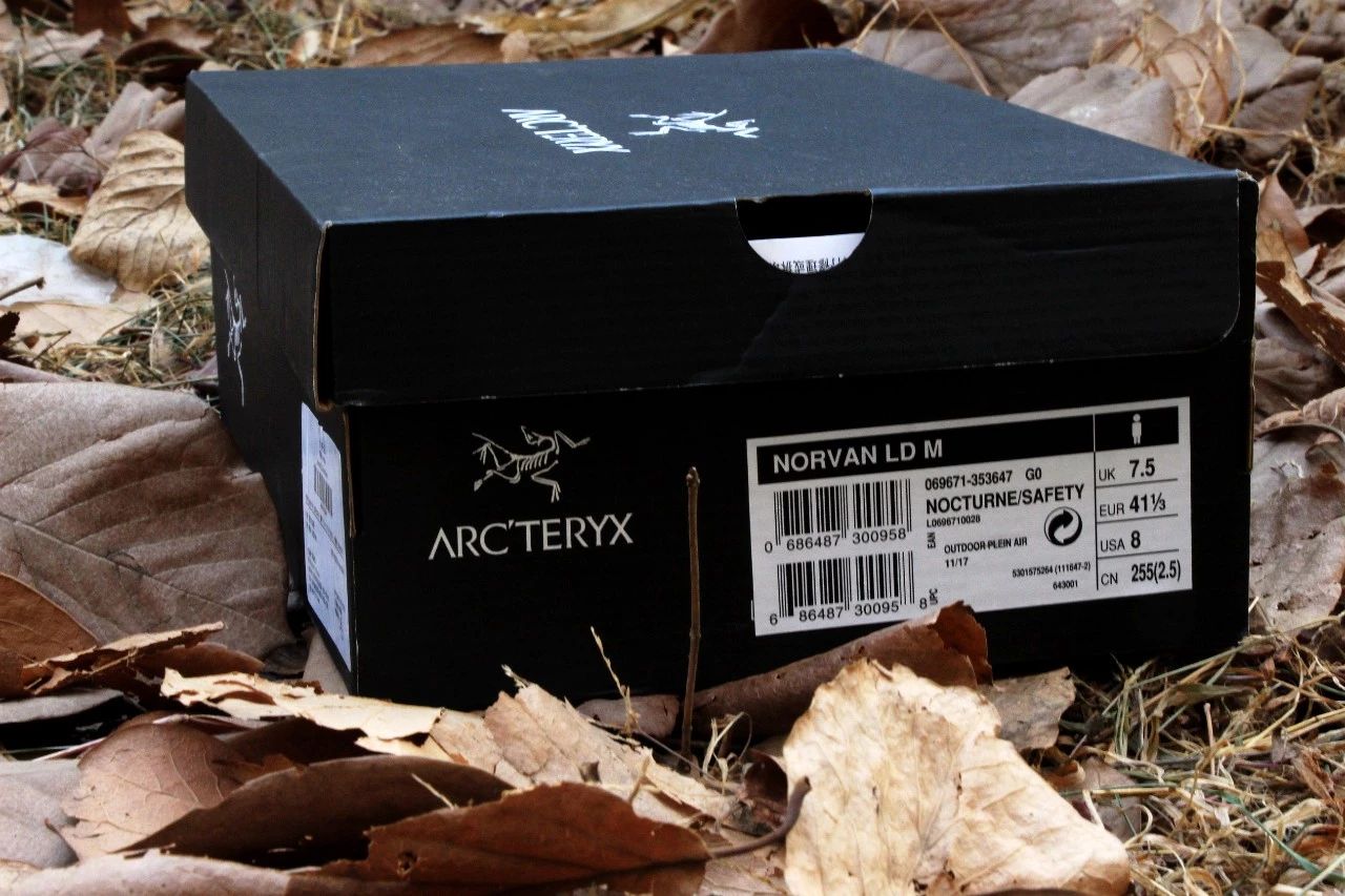 公认脚感最好的户外鞋始祖鸟,始祖鸟越野跑鞋高帮灰色