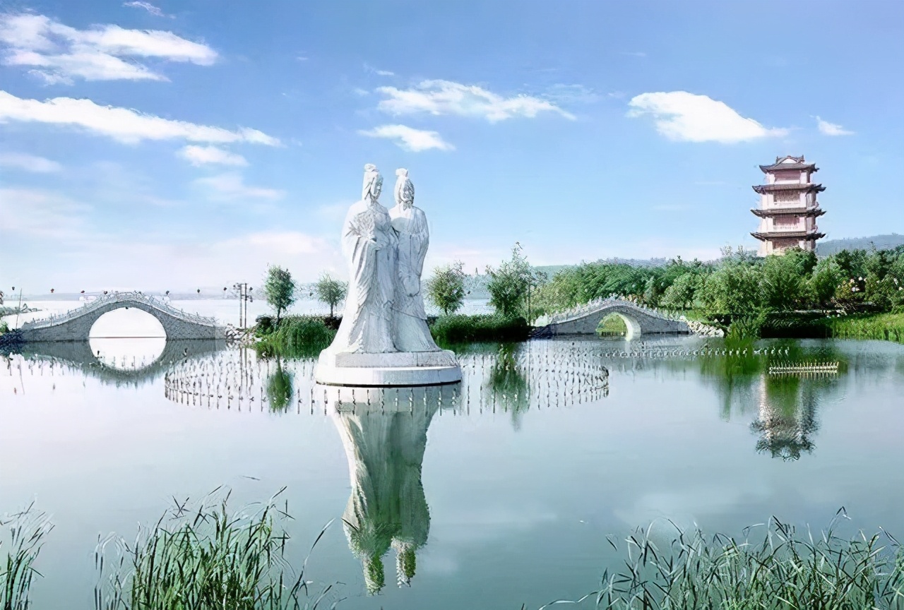 嘉鱼山湖温泉是真温泉吗,嘉鱼山湖温泉好还是三里畈温泉好