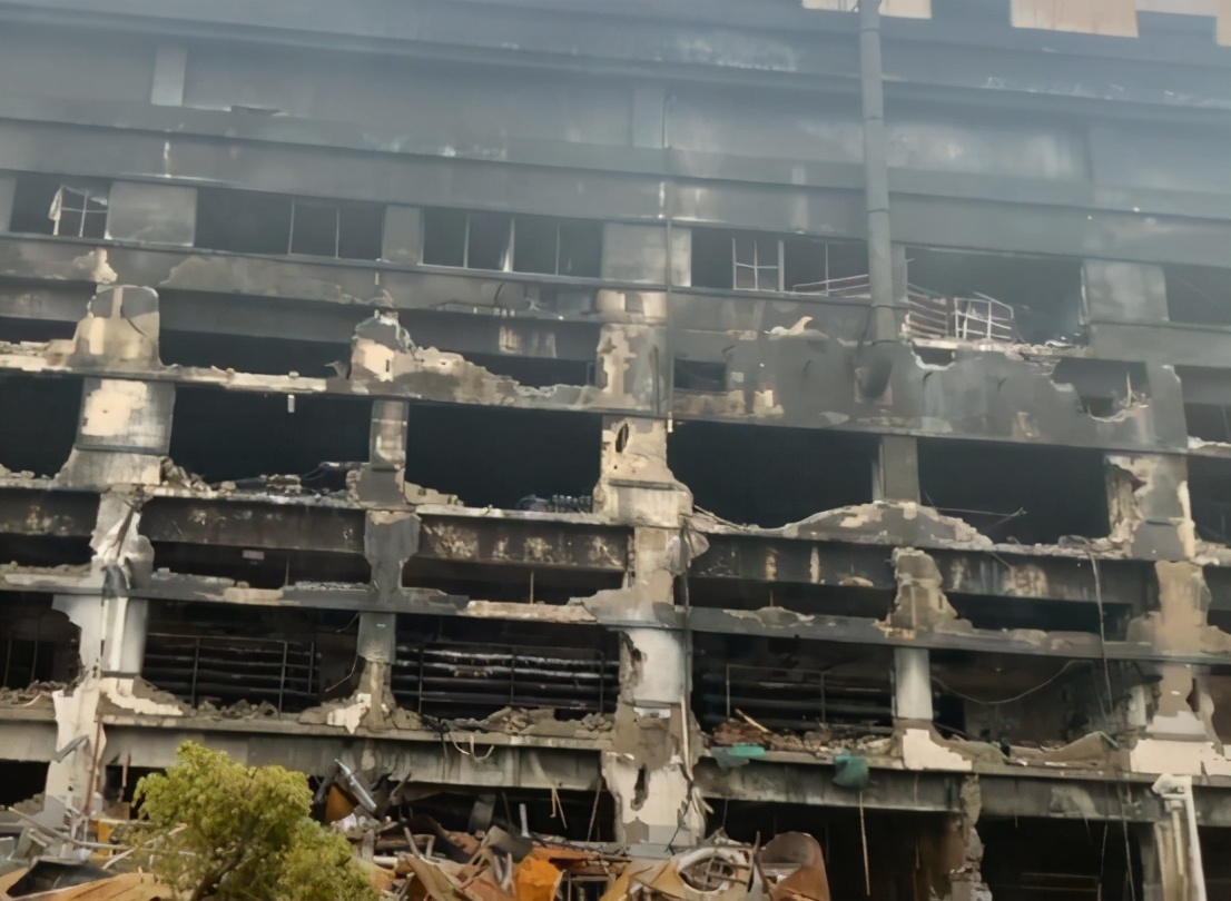 上海金山区厂房火灾导致8人,上海金山企业厂房大火