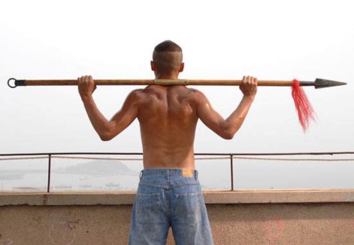 “盖世*男美**子”刘烨：从文弱小生到肌肉硬汉，靠健身改变身材