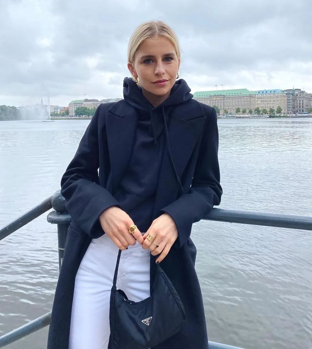 你还在买这么贵的大衣吗,买了件比较贵的大衣有些后悔