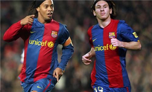 小罗进监狱落魄的时候,小罗巅峰时期成长为足球精灵