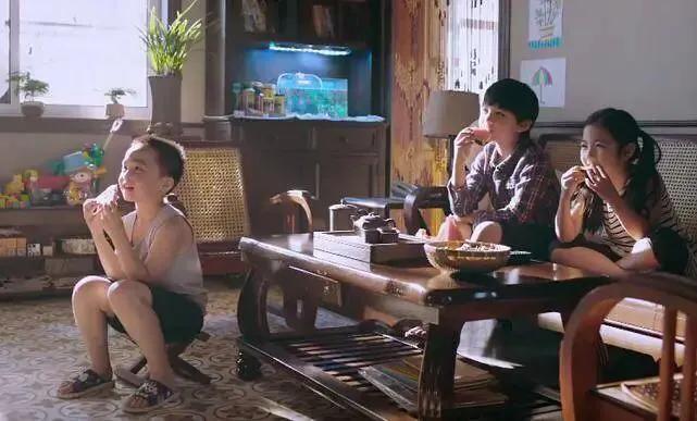 比起谨小慎微，没心眼儿、好心态的孩子更容易向阳生长。