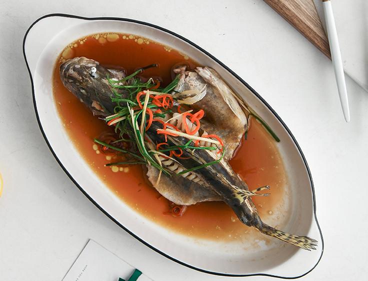 清蒸鱼不放油怎么做好吃又简单,清蒸鱼不放热油又不腥的做法