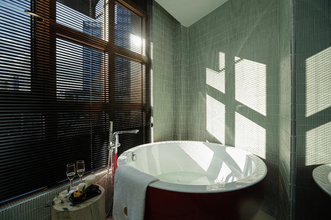 杭州20min直达设计师美宿！为一张床赴一座城，超小众玩法