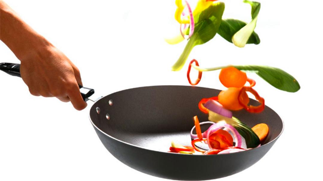 怎样选一口炒菜的好锅,怎样选择炒菜不糊锅的锅