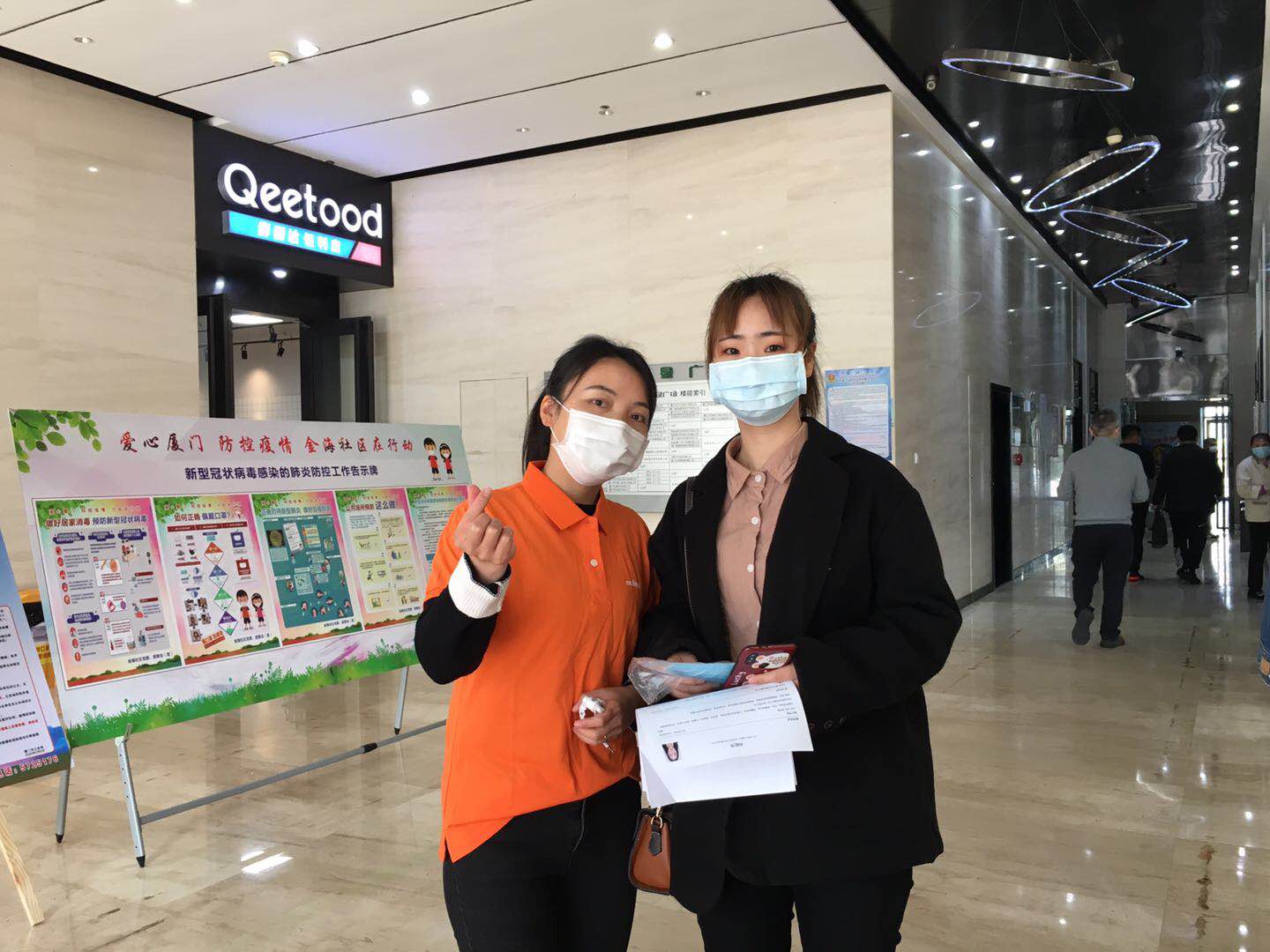 超硬核！这场街头最特别的爱心接力，依思Q在行动