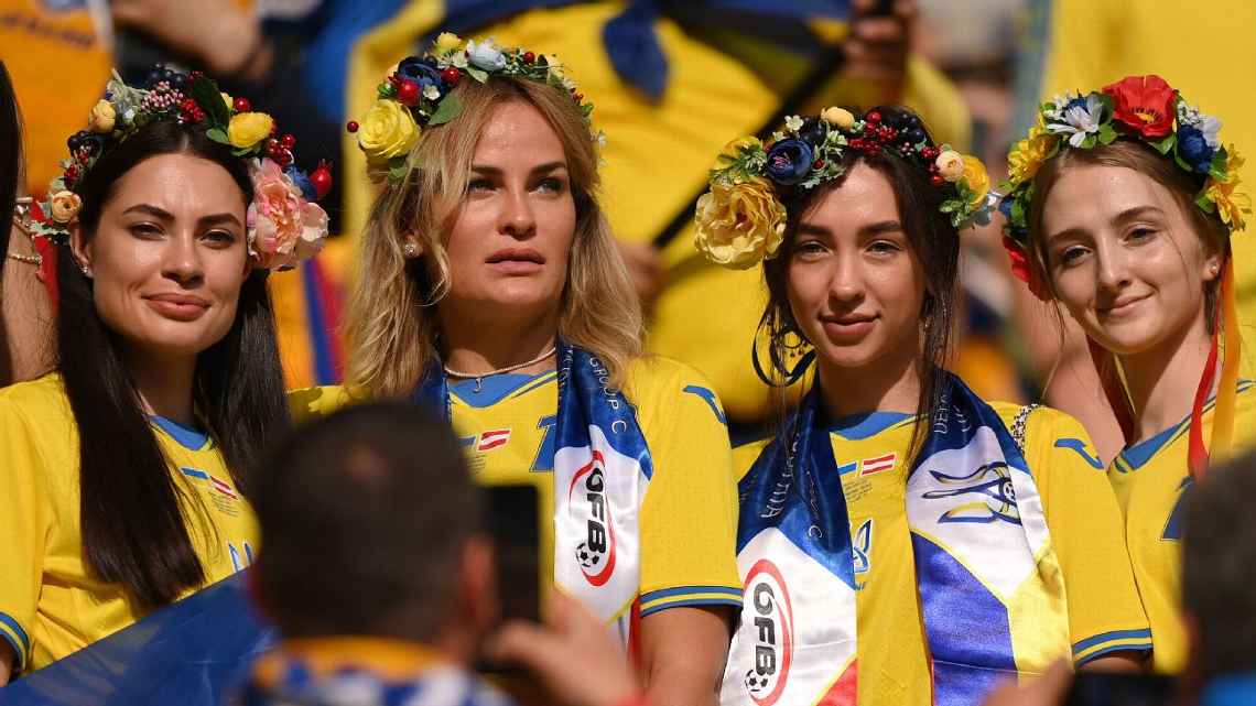 欧洲杯第2轮荷兰球迷聚集,2020欧洲杯德国球衣球迷