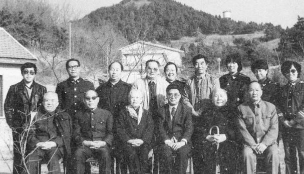 1969年,黄国华美籍妻子哭着说:我接到的任务是,*杀暗**毛*东泽**