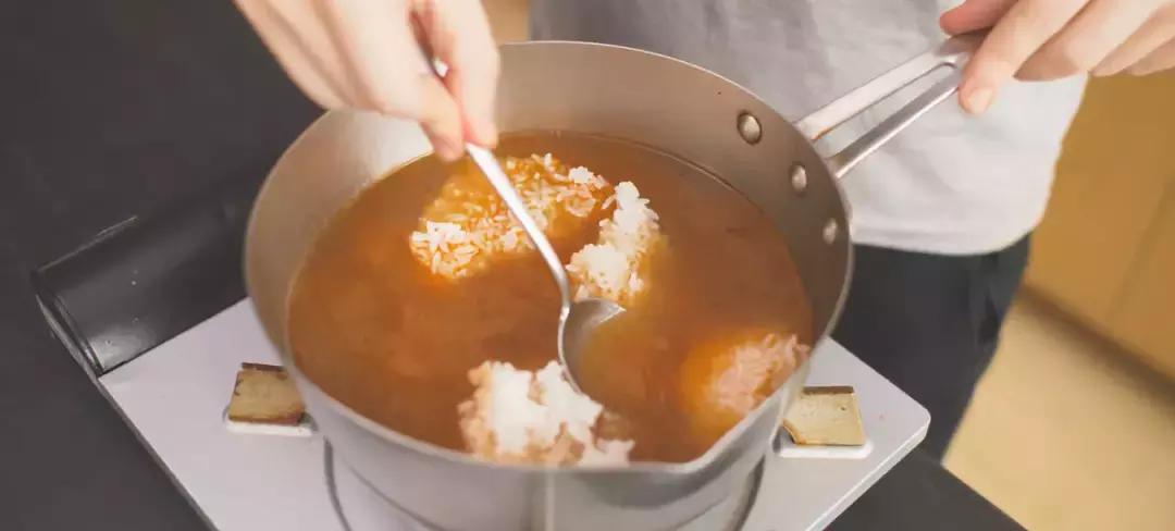 龙虾汤泡饭太美味了,吃龙虾剩下的汤泡饭