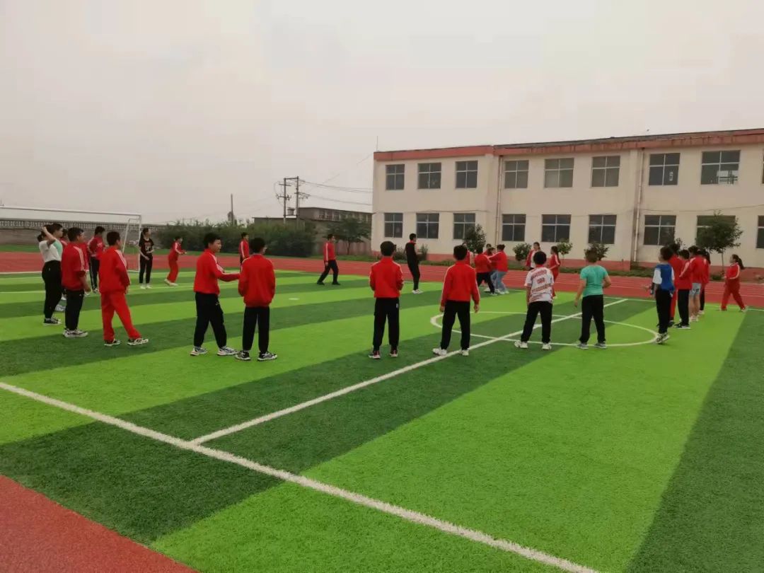 办人民满意的教育学校幼儿园,改善乡村学校环境