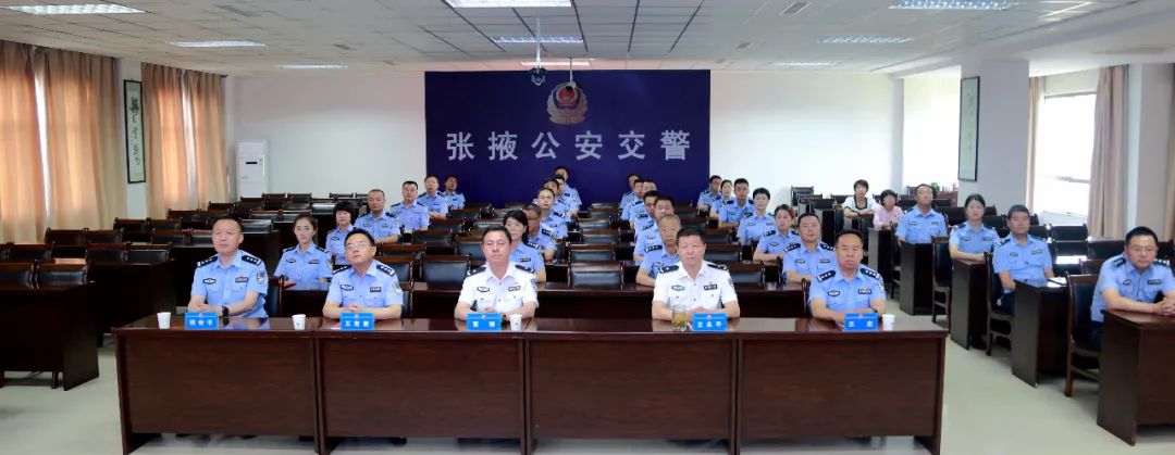 交警支队组织观看“庆祝中国*产党共**成立100周年大会”直播实况