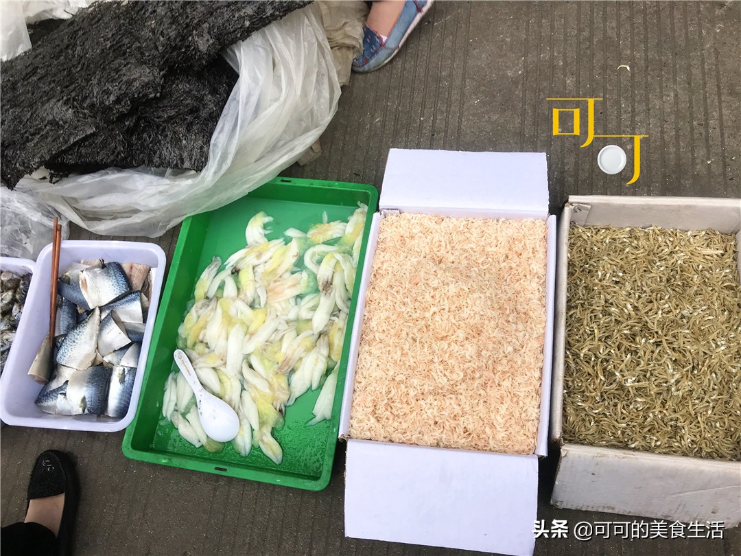 夫妻俩去菜场买菜,两口子去菜市场买鱼