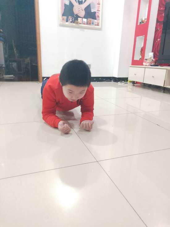 学生居家抗疫锻炼,小学生抗疫居家锻炼