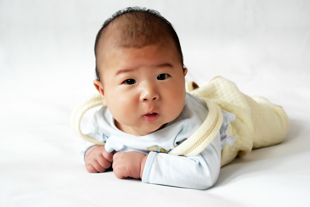 宝宝3岁还吃手怎么戒,2岁小朋友戒吃手