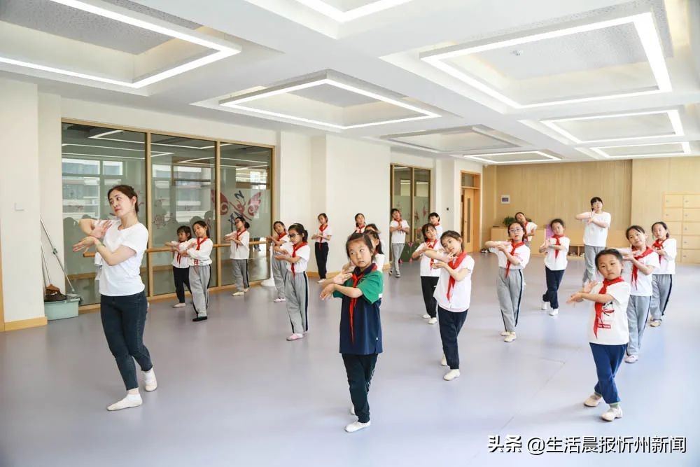 忻州芭蕾舞培训,校园集体舞芭蕾