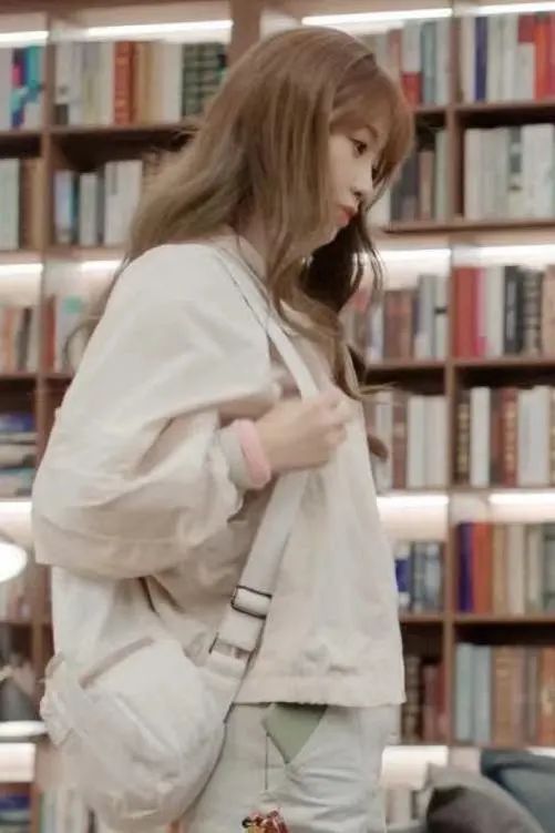 上班女生应该怎么穿比较得体,上班族应该怎么穿