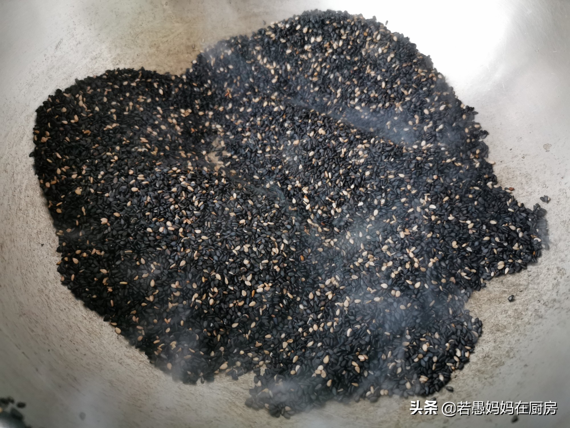 酥脆芝麻花生糖做法,在家做芝麻花生糖的方法