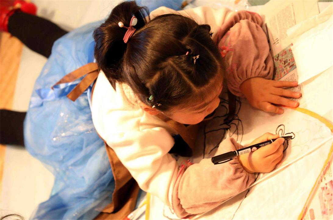 从孩子喜欢的颜色看性格,小孩喜欢的颜色代表的性格