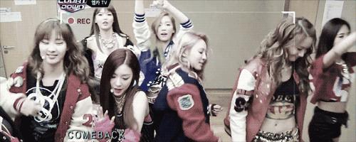 塑料姐妹花的感情生活,塑料姐妹花争抢法拉利男友