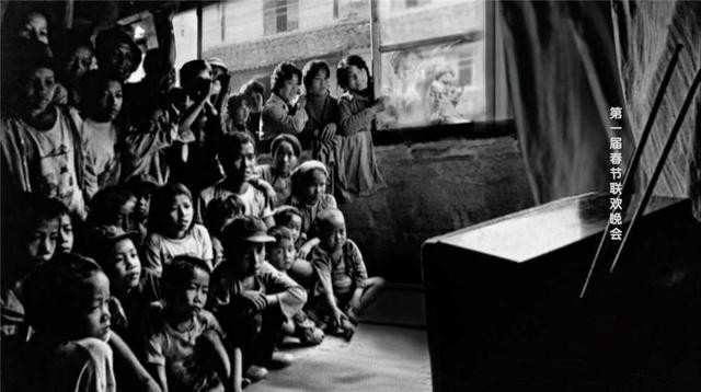 春节联欢晚会李谷一高龄现场演唱,第一届春节晚会李谷一唱了几首歌