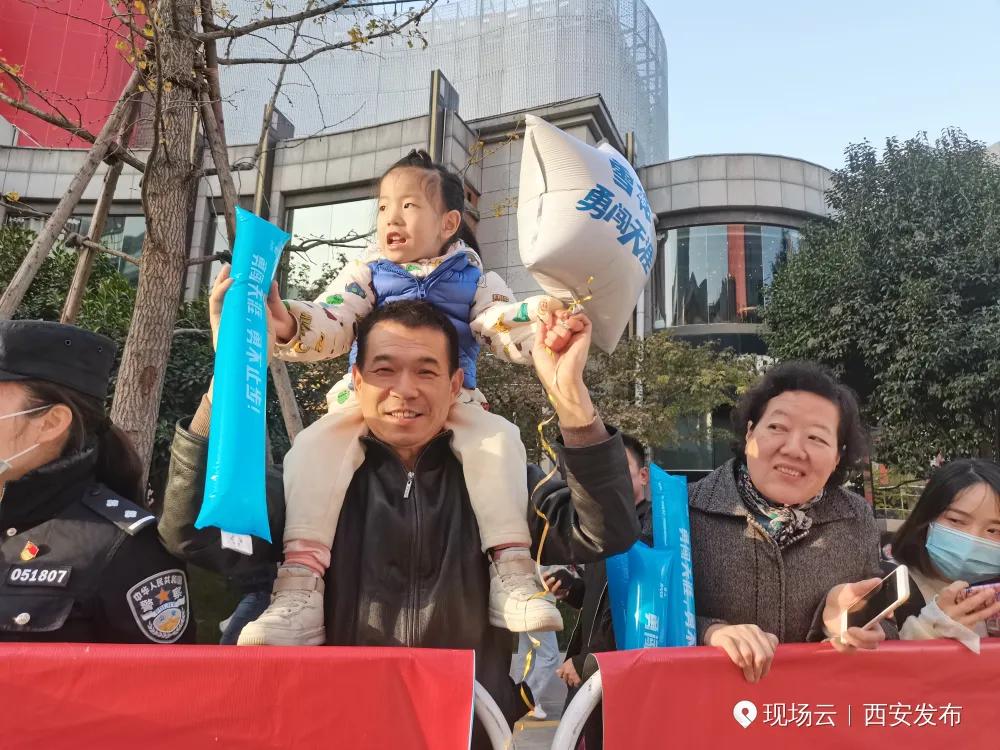 今天你们的朋友圈被刷屏了吗,今天的朋友圈被这几个字霸屏了