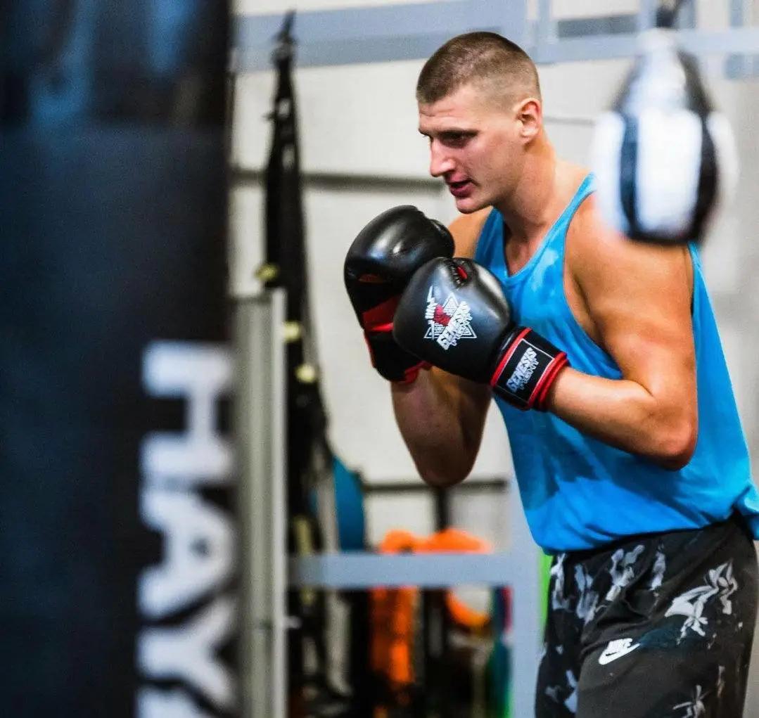 zoomgtjump约基奇,为什么约基奇喜欢穿zoomrize2