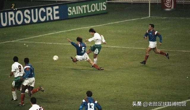 被终身禁赛的共产主义球王，最痛恨皇马的巴萨巨星曾经当过炊事员