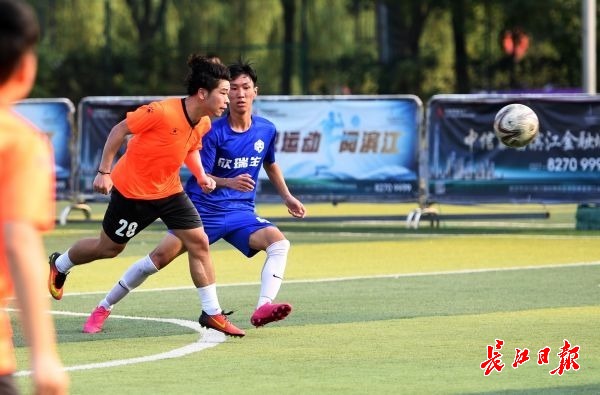 踢足球乐趣多,踢足球的愉快时光