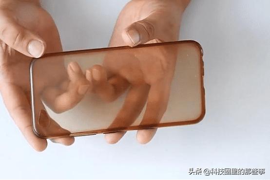 手机壳用久变成黄色，先别急着扔掉，有个办法能够让它变成新壳