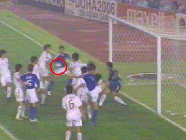 足球上帝之手是什么梗,足球史上十大悲惨瞬间