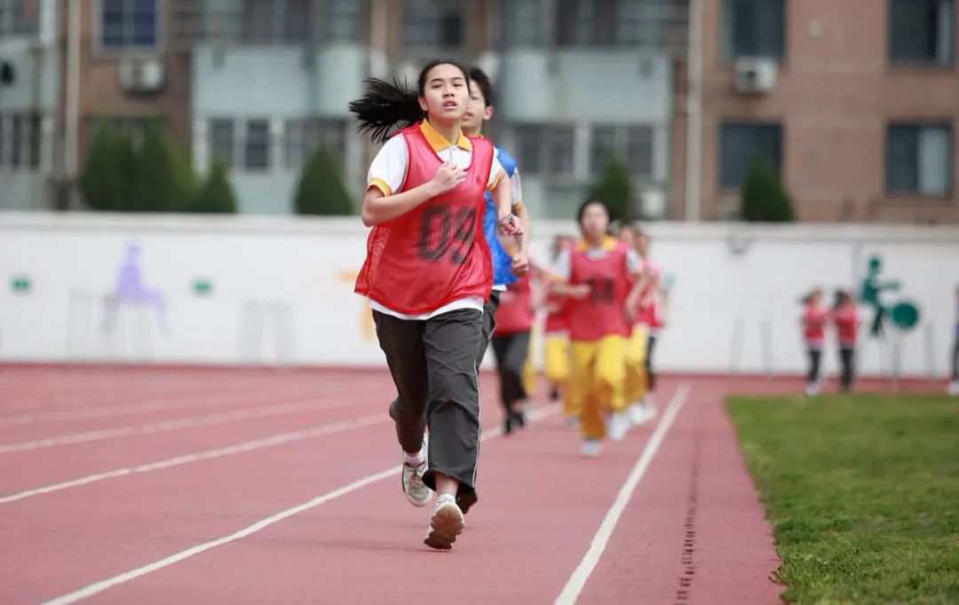 中考体育800米满分几秒,中考体育女生800米多少时间满分