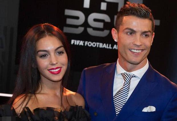 C罗爱而不得的女神莉莉娅，拒绝C罗的全部邀请，女神：不够成熟