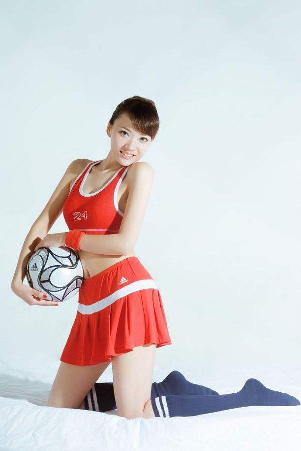 那些靠足球走红的球迷去哪了?有的拍电影有的开公司当老板