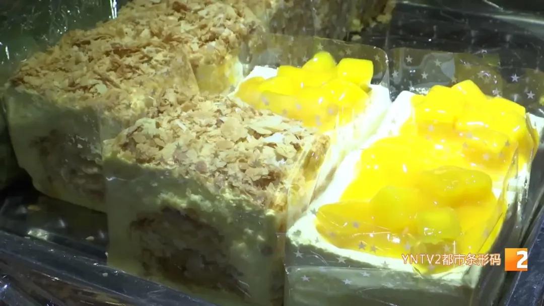 “太惊艳！一枝枝糖花在蛋糕上盛开！”来自昆明饭店的这位西点烹饪大师，牛！